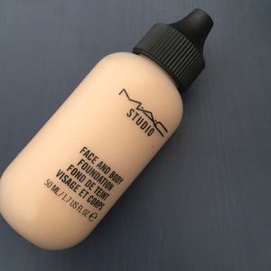 MAC Face and Body Foundation N1